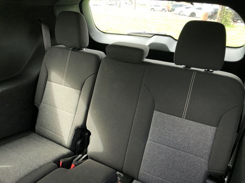 Used 2025 GMC Acadia Elevation image 12