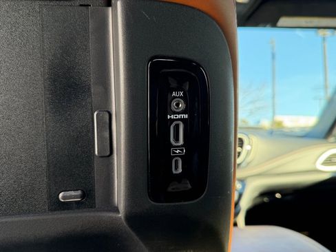 Certified 2024 Chrysler Pacifica Pinnacle image 28