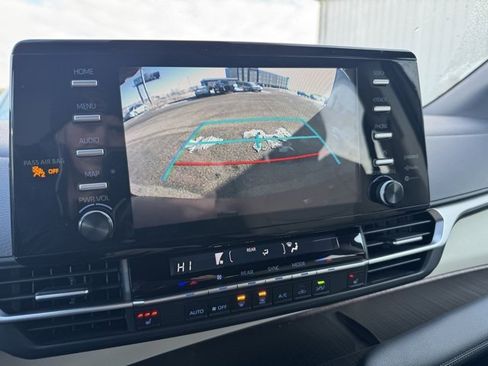 Used 2021 Toyota Sienna XLE image 4