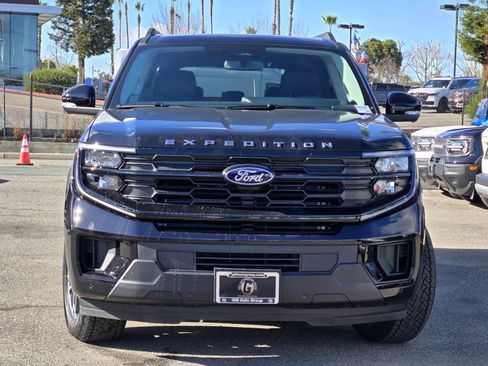 New 2025 Ford Expedition Max Active image 2