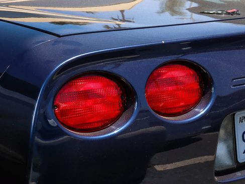 Used 2001 Chevrolet Corvette Convertible w/ Preferred Equipment Group2 RWD image 7