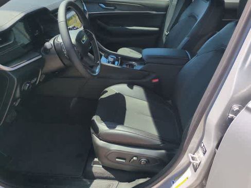 New 2026 Jeep Grand Cherokee Altitude AWD/4WD image 17