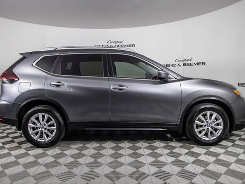 Used 2019 Nissan Rogue SV FWD image 11