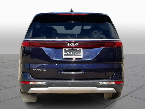 Certified 2024 Kia Carnival LX image 4