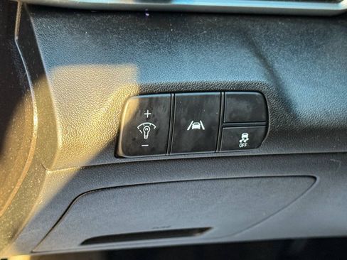 Used 2022 Hyundai Elantra SEL w/ Convenience Package FWD image 18