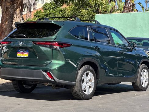 Used 2024 Toyota Highlander LE image 4