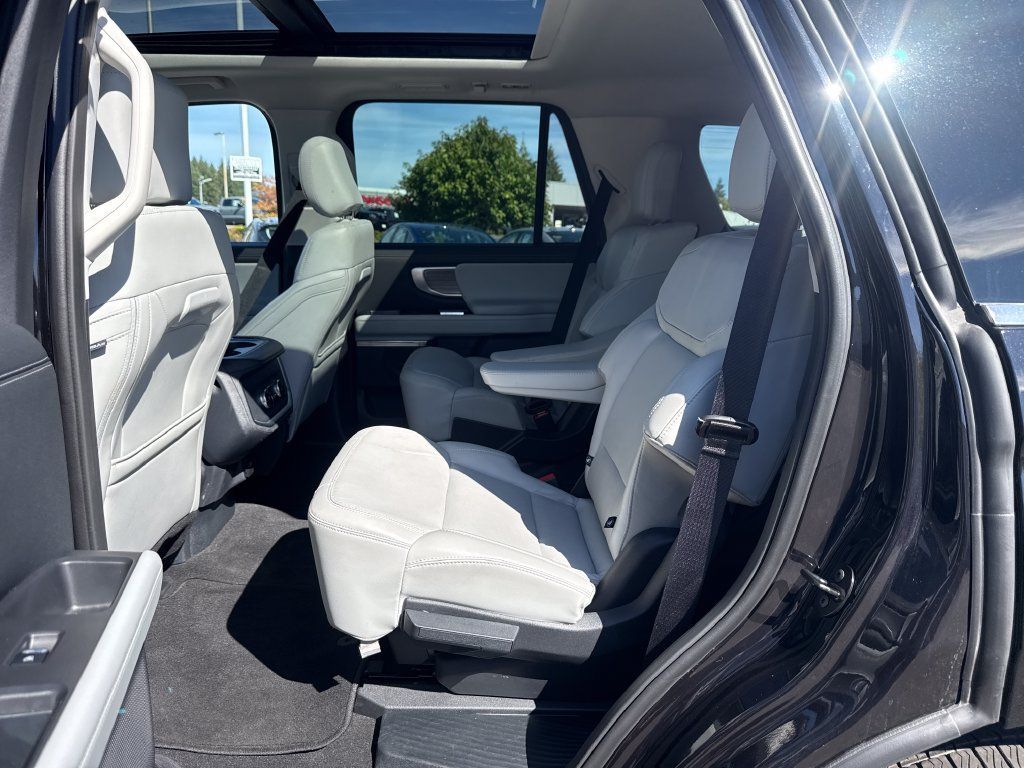 Used 2025 Ford Expedition Platinum AWD/4WD image 33