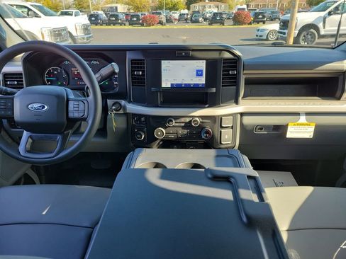 New 2026 Ford F550 4x4 Crew Cab image 13