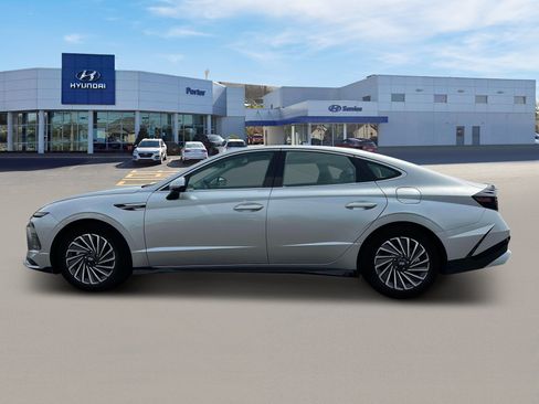 New 2025 Hyundai Sonata Limited FWD image 3