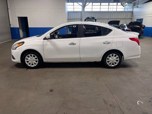 Used 2019 Nissan Versa SV image 6