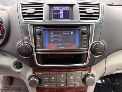 Used 2013 Toyota Highlander Limited image 18
