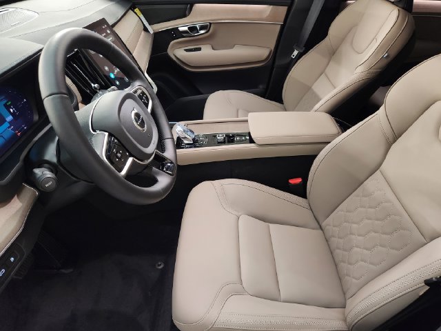 New 2026 Volvo XC90 T8 Plus w/ Protection Package Premier AWD/4WD image 14
