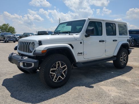 New 2026 Jeep Wrangler Unlimited Sahara AWD/4WD image 6