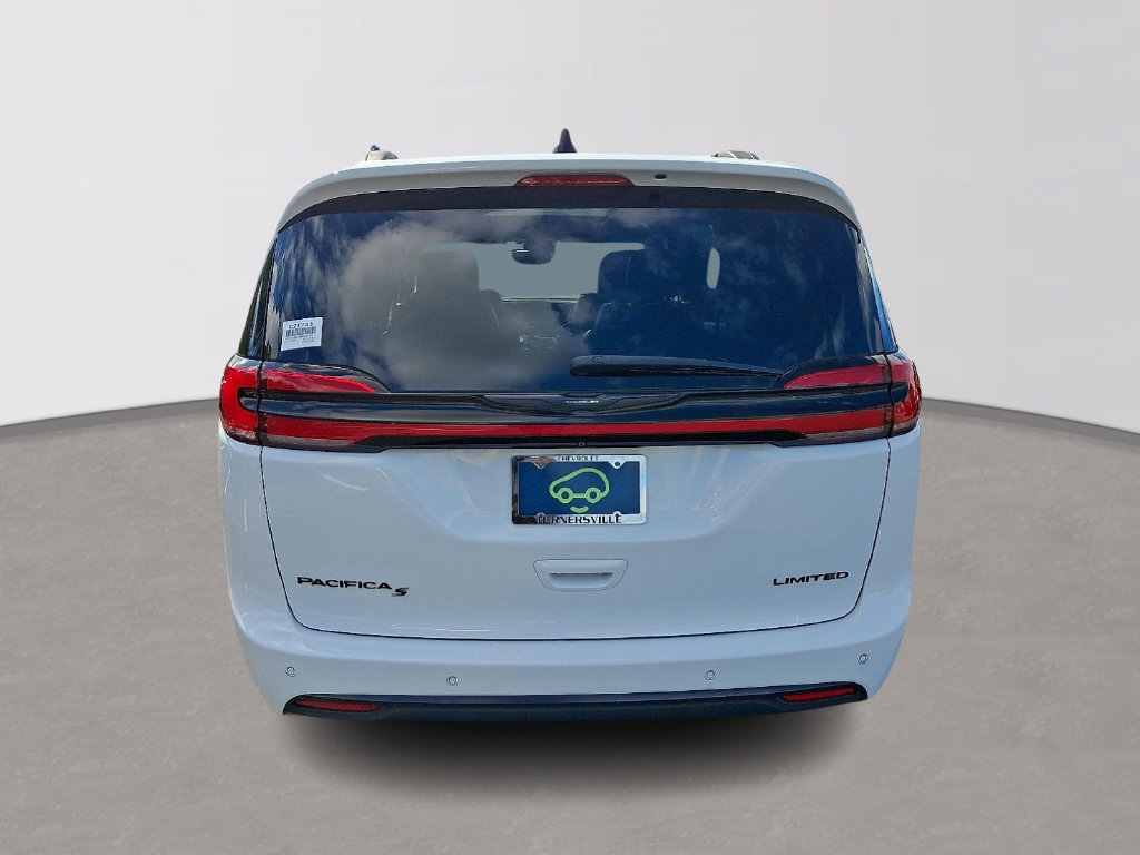 Used 2023 Chrysler Pacifica Limited w/ S Appearance Package FWD image 5
