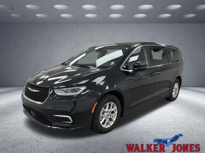 Used 2023 Chrysler Pacifica Touring-L