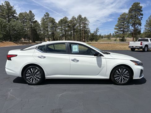 Used 2025 Nissan Altima 2.5 SV FWD image 6