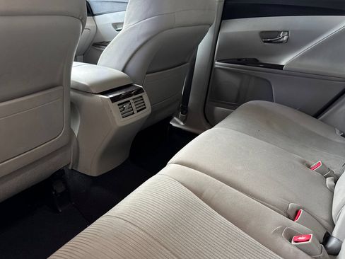Used 2011 Toyota Venza FWD image 8