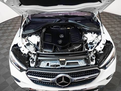 Used 2025 Mercedes-Benz GLC 350e 4MATIC image 3