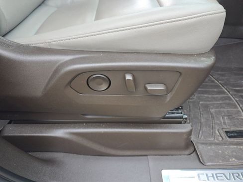 Used 2022 Chevrolet Tahoe Z71 w/ Luxury Package image 33