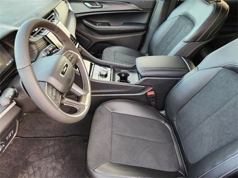 New 2025 Jeep Grand Cherokee Altitude image 13