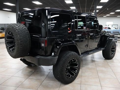 Used 2017 Jeep Wrangler Unlimited Sahara w/ Connectivity Group AWD/4WD image 5