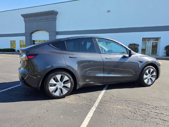 Used 2024 Tesla Model Y Long Range AWD/4WD image 5