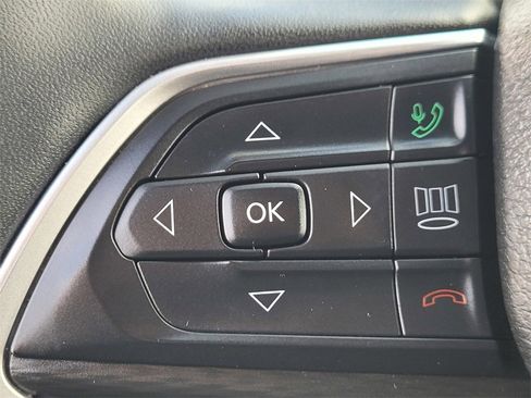 Used 2023 Jeep Grand Cherokee L Laredo image 24