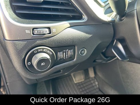 Used 2019 Jeep Cherokee Limited image 11