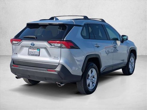 Used 2021 Toyota RAV4 XLE w/ Carpet Mat Package (TMS) image 5