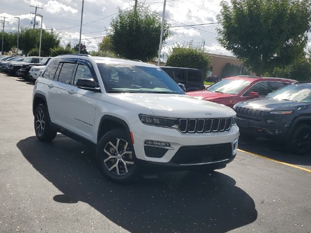 Used 2024 Jeep Grand Cherokee Limited w/ Trailer Tow Package AWD/4WD image 32