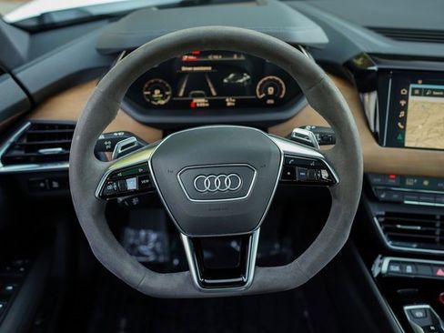 Used 2022 Audi e-tron GT Premium Plus image 28
