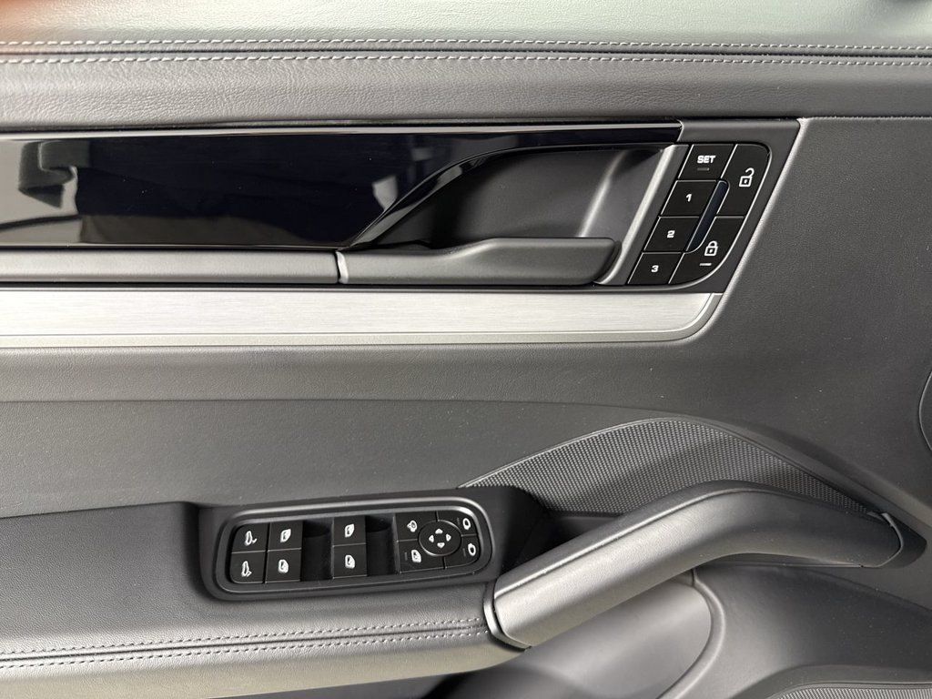 Certified 2026 Porsche Cayenne AWD/4WD image 34