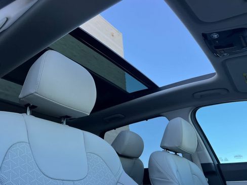 Used 2023 Kia Sorento SX Prestige image 18