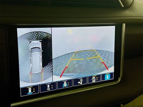 Used 2021 GMC Yukon Denali w/ Denali Premium Package image 20