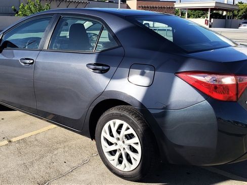 Used 2018 Toyota Corolla LE image 3