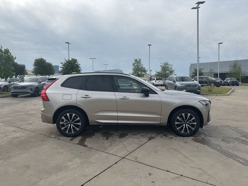 Certified 2025 Volvo XC60 B5 Plus image 4