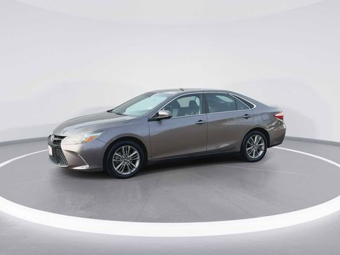 Certified 2017 Toyota Camry SE image 4