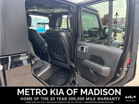 Used 2023 Jeep Gladiator Mojave w/ Cold Weather Group image 40