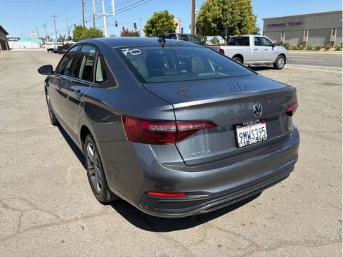 Used 2024 Volkswagen Jetta SE FWD image 16