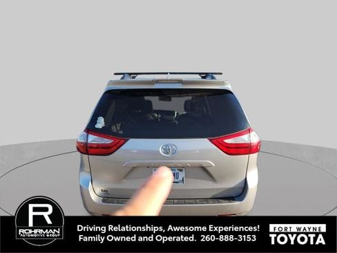 Used 2019 Toyota Sienna XLE FWD image 5