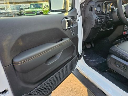 New 2025 Jeep Wrangler Unlimited Rubicon 392 image 18