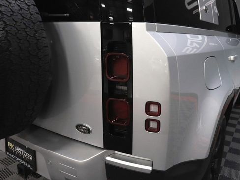 Used 2022 Land Rover Defender 110 SE AWD/4WD image 7
