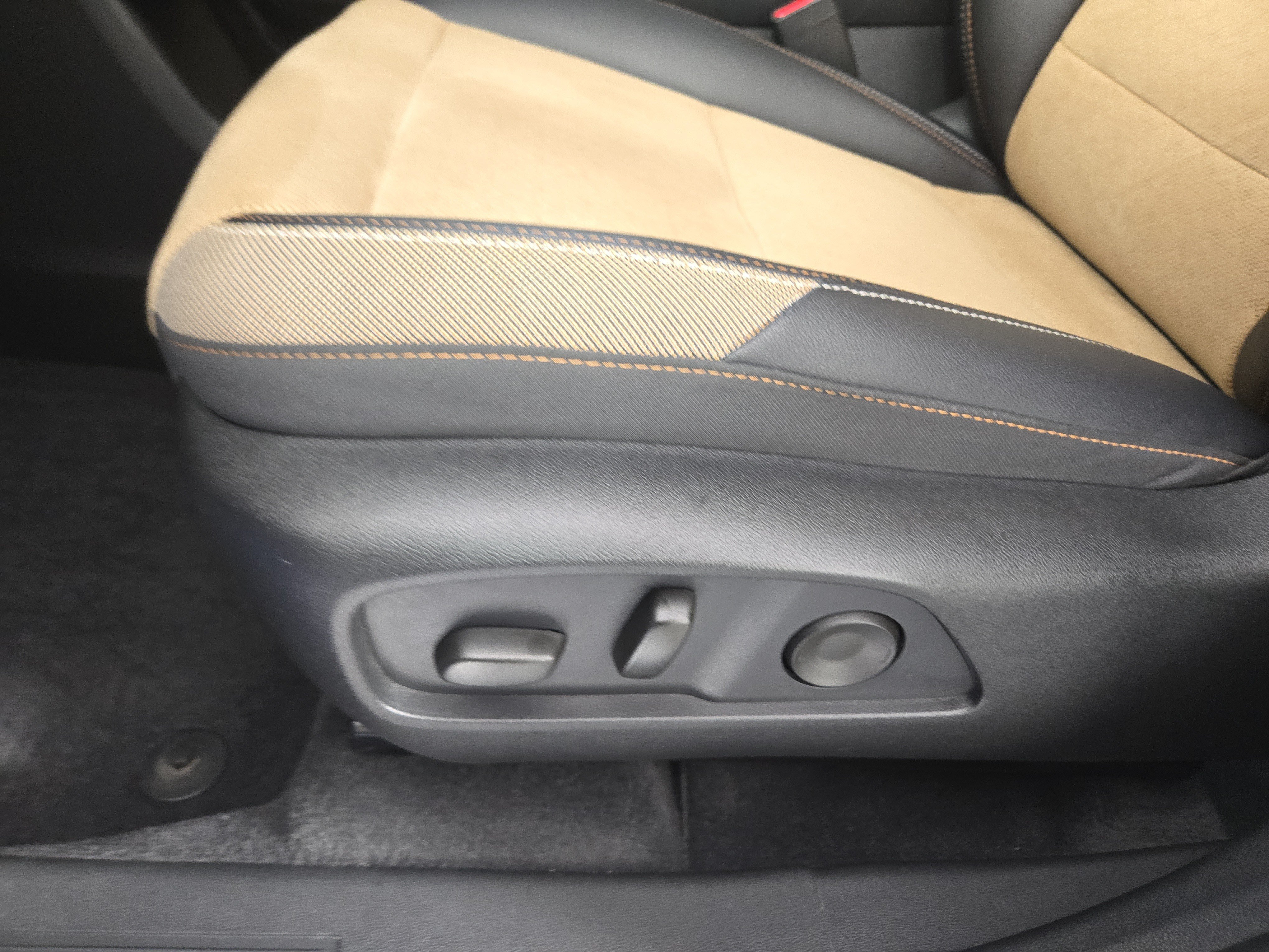Certified 2025 Chevrolet Equinox ACTIV w/ Safety and Technology Package FWD image 31