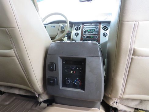 Used 2012 Ford Expedition XLT image 13