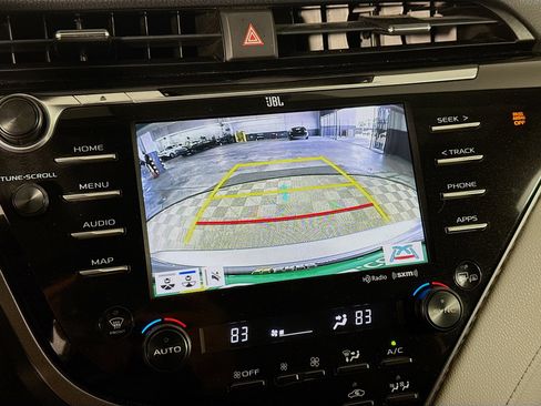 Used 2019 Toyota Camry XLE w/ Sunroof Package image 19