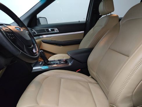 Used 2017 Ford Explorer XLT w/ Equipment Group 202A image 17