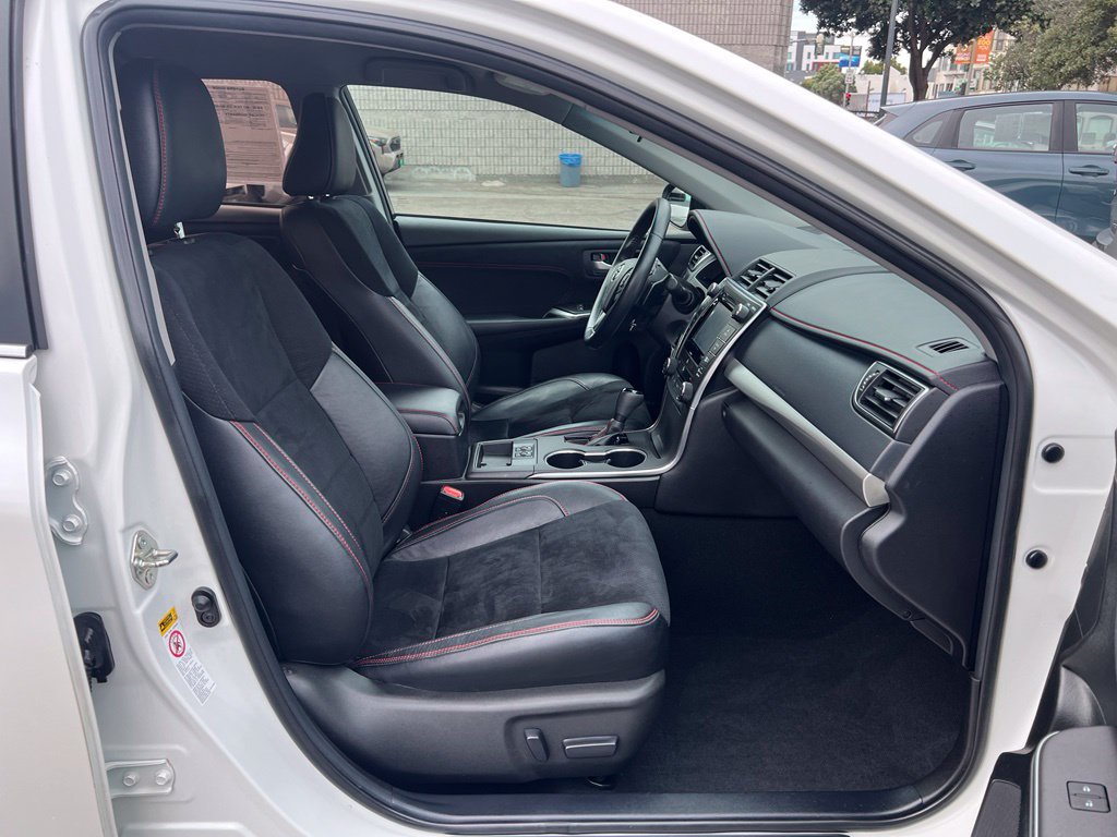 Certified 2016 Toyota Camry XSE FWD image 21