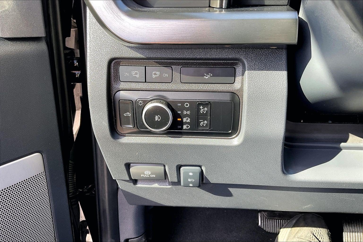 Used 2024 Ford F350 Lariat w/ Lariat Ultimate Package AWD/4WD image 37