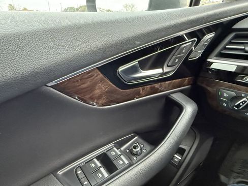 Used 2018 Audi Q7 3.0T Prestige w/ Prestige Package image 39