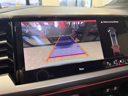 Used 2023 Audi Q4 e-tron Prestige image 21